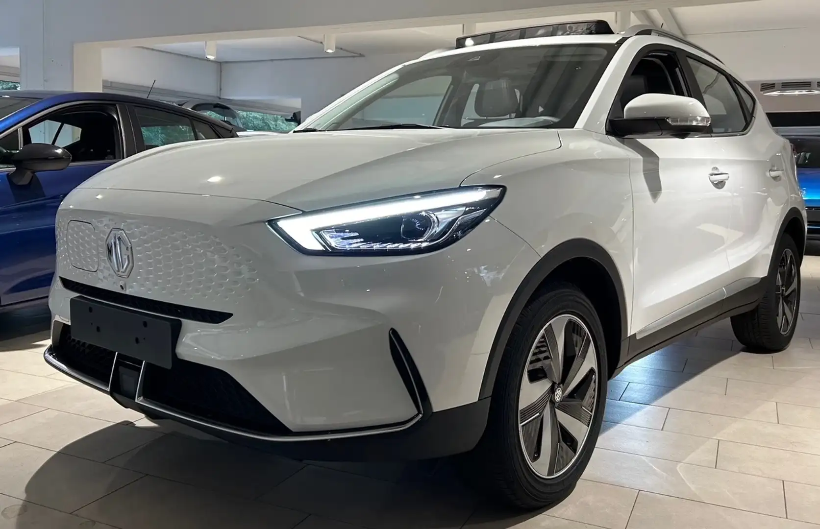 MG ZS EV Standard Luxury 51 kWh Pano SpurH LM Weiß - 2