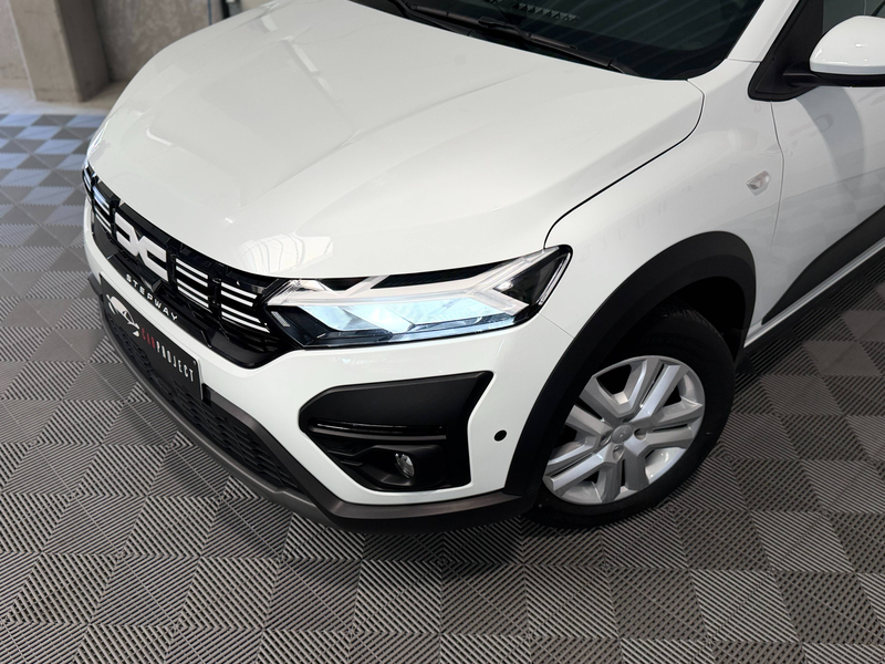 Dacia Sandero Stepway 1.0 TCe CVT, Toit Ouvrant, Car-Play, Camera de recul, Capteurs AV/AR — photo 3