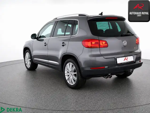 Volkswagen Tiguan view 3