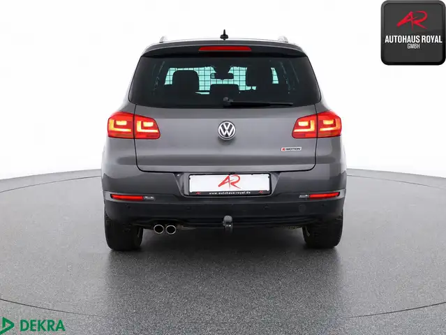 Volkswagen Tiguan view 4