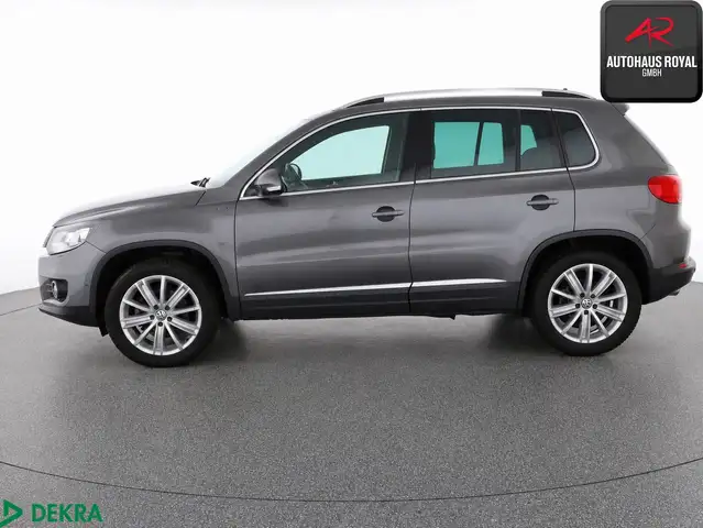 Volkswagen Tiguan view 2