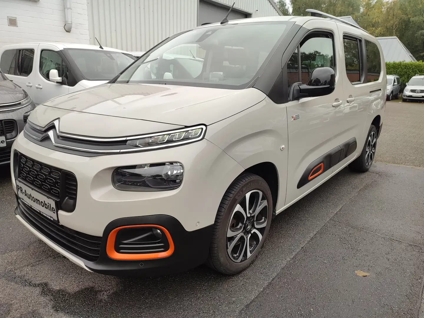 Citroen Berlingo XL 7-Sitzer 130 EAT8 SHINE XTR AHK/Cam Beige - 1