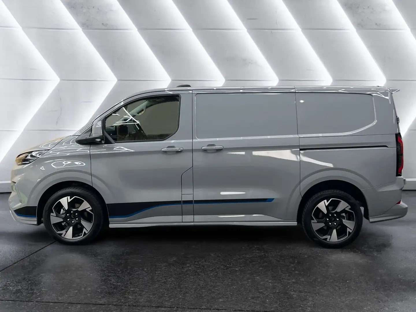 Ford Transit Custom L1 Sport | Allrad | Automatik | sofort verfügbar Grau - 2