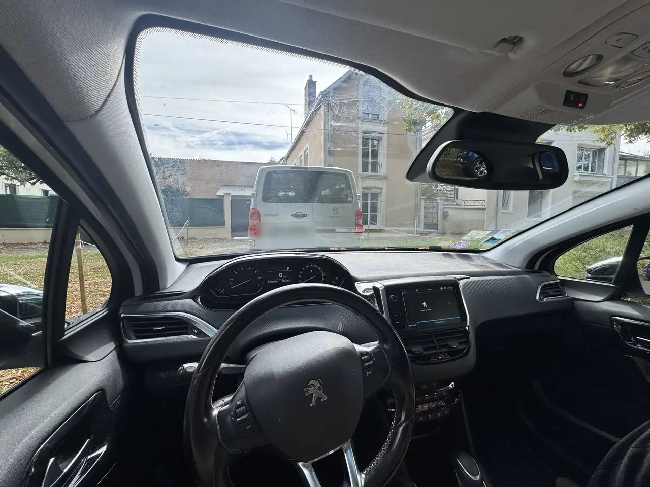 Peugeot 208 208 — photo 3