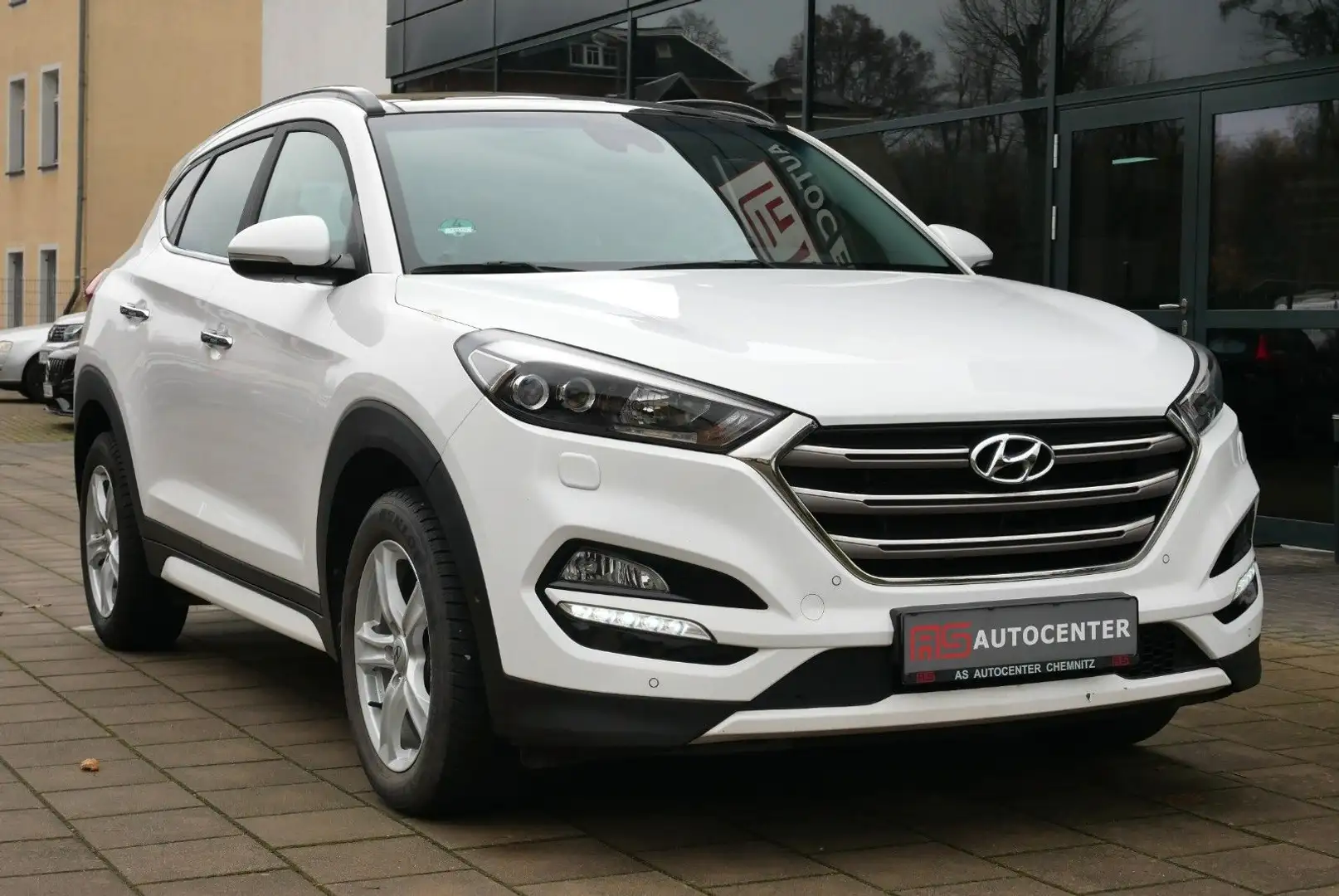 Hyundai TUCSON Premium 4WD Autom. LED Panorama AHK CAM Weiß - 2
