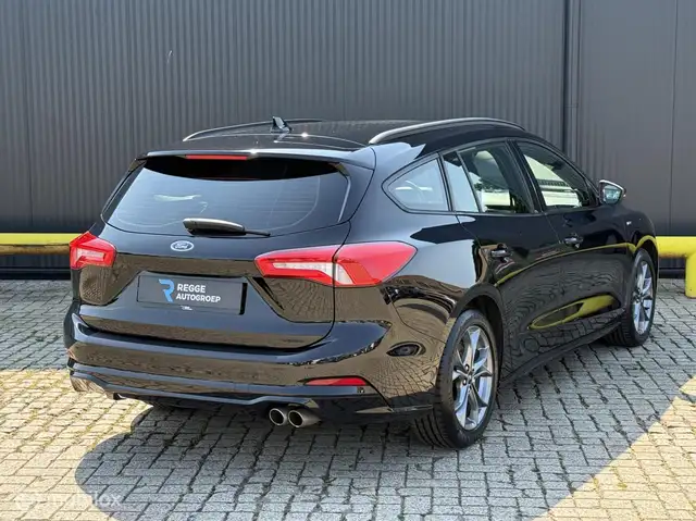 Ford Focus view 3