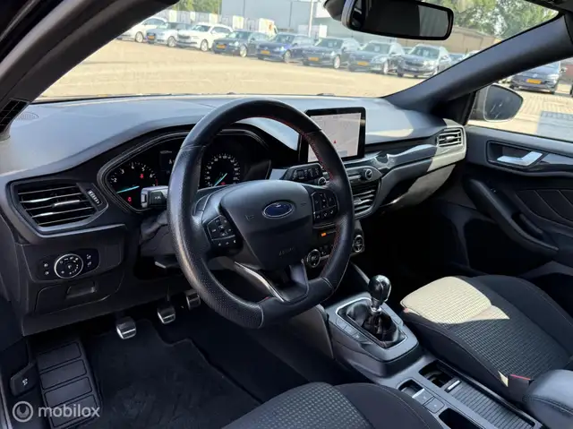 Ford Focus view 11
