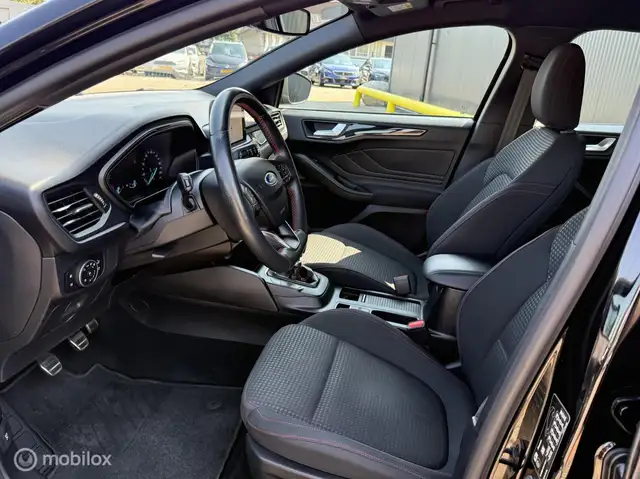 Ford Focus view 10