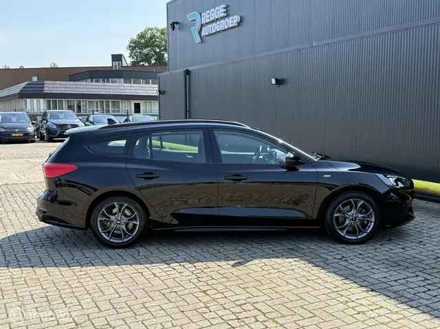 Ford Focus view 9