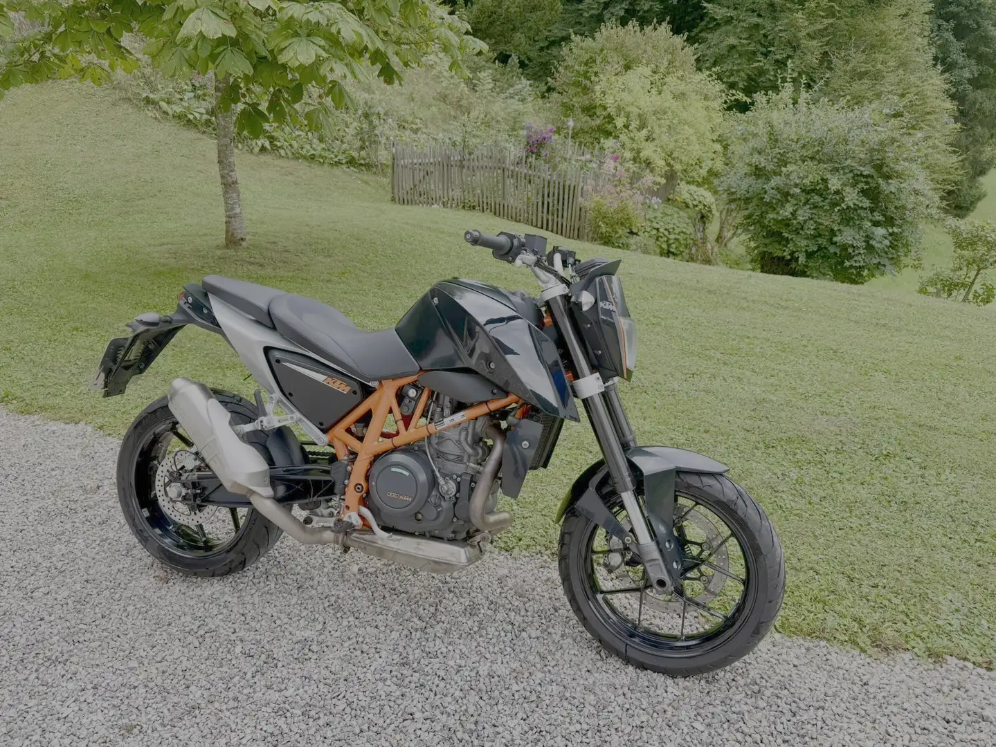 KTM 690 Duke Noir - 1