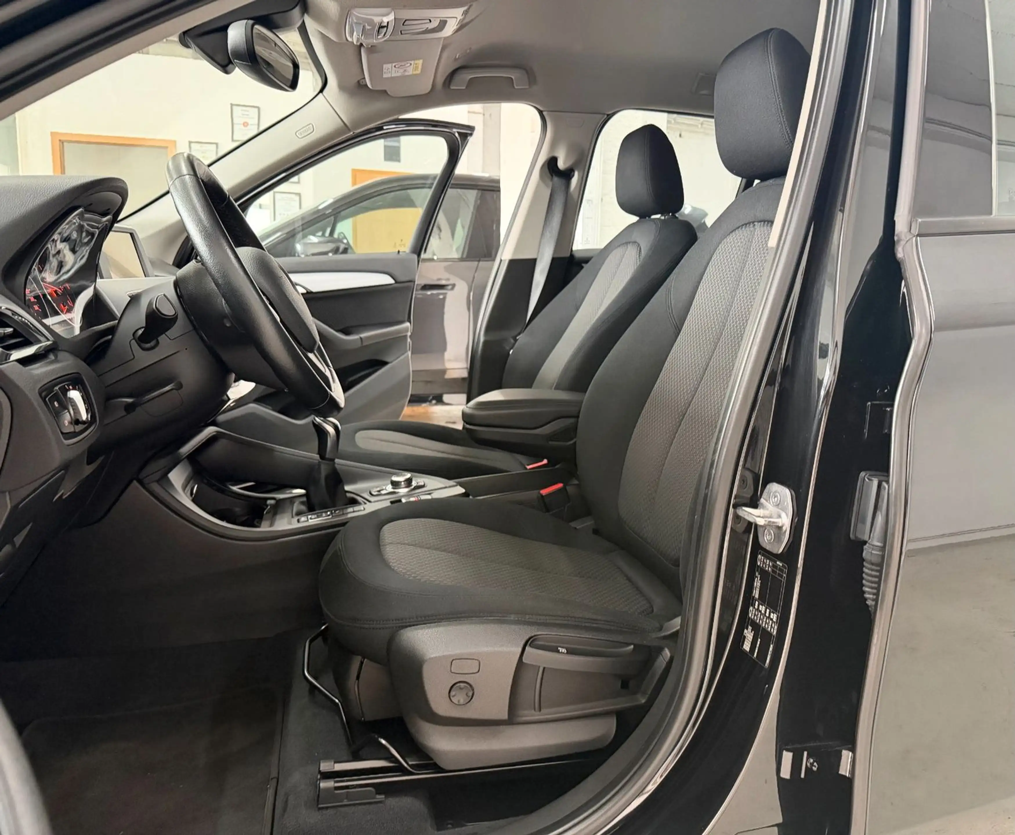 BMW X1 sD 18d Performance Navi Sitzh. 2X PDC 1 Hand — photo 12