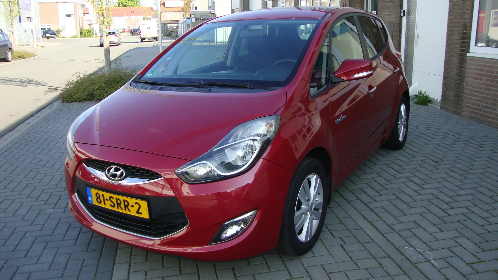 Hyundai iX20 1.6i blue 124pk i-Vision AC, Cruise, Trekhaak Rood - 1