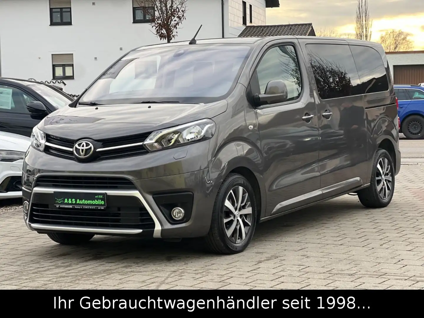 Toyota Proace Verso 2.0 Family Comfort 8-Sitzer CAM/HUD Grau - 2