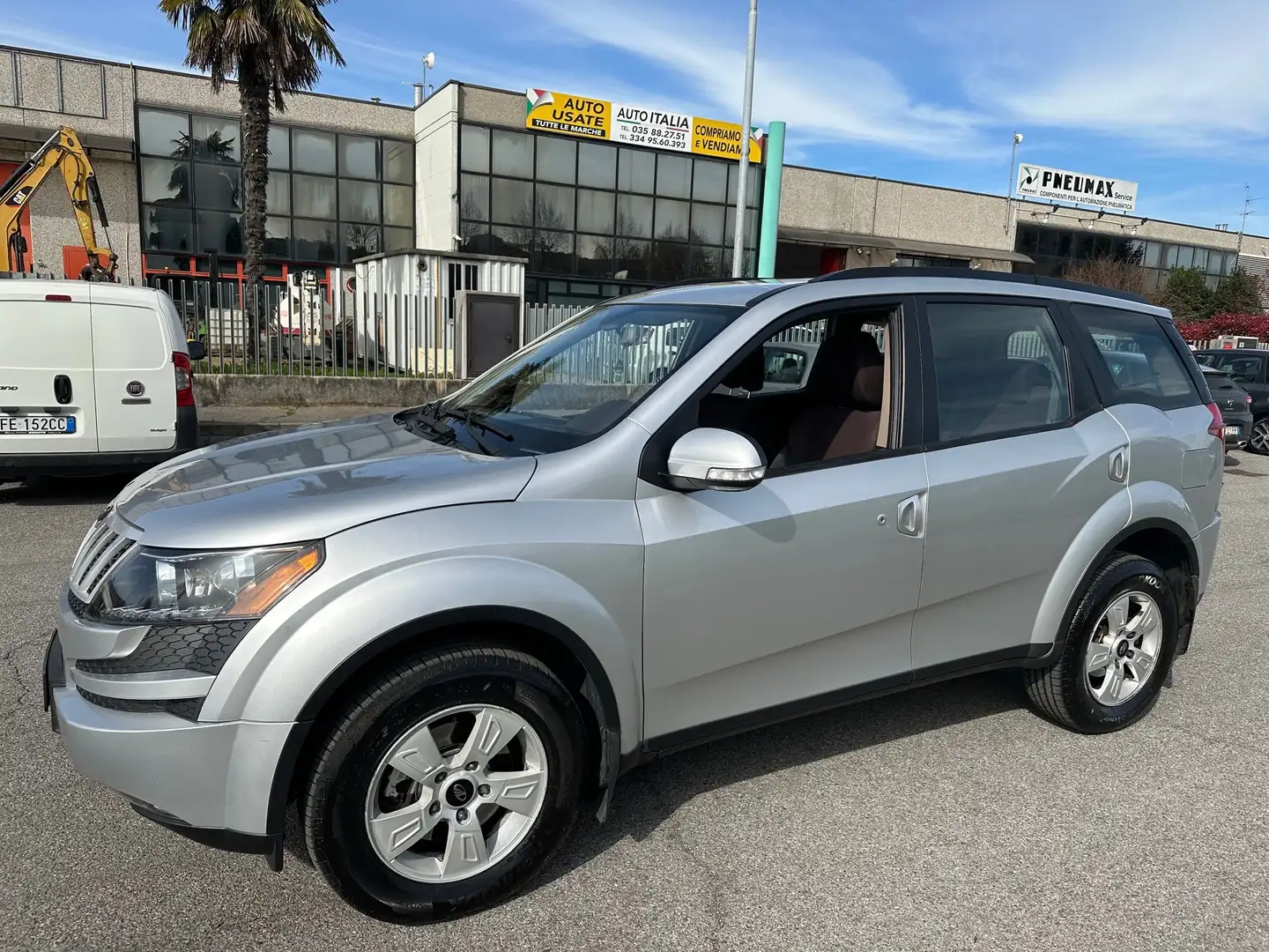 Mahindra XUV500 2.2 140CV W8 FWD 7 POSTI*EURO5*CERCHI Stříbrná - 1