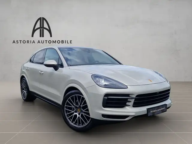 Porsche Cayenne view 3
