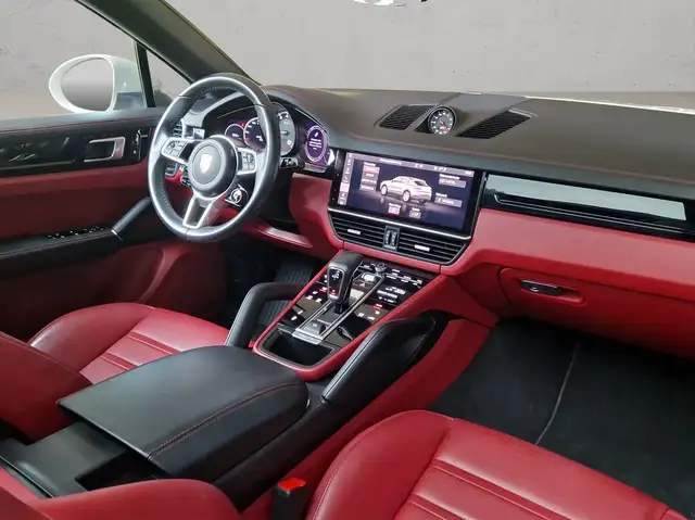 Porsche Cayenne view 12