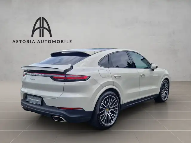 Porsche Cayenne view 9