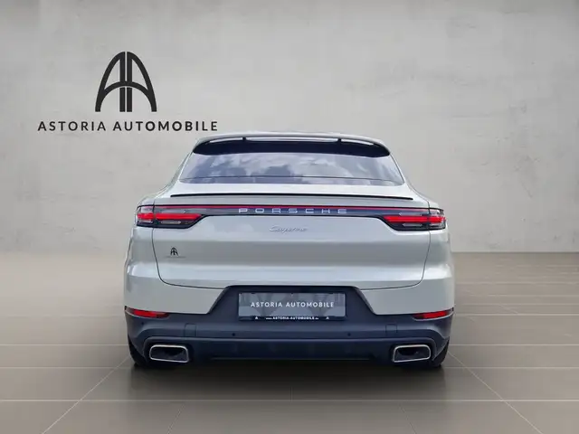 Porsche Cayenne view 8