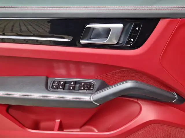 Porsche Cayenne view 14