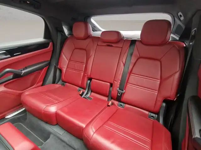 Porsche Cayenne view 15