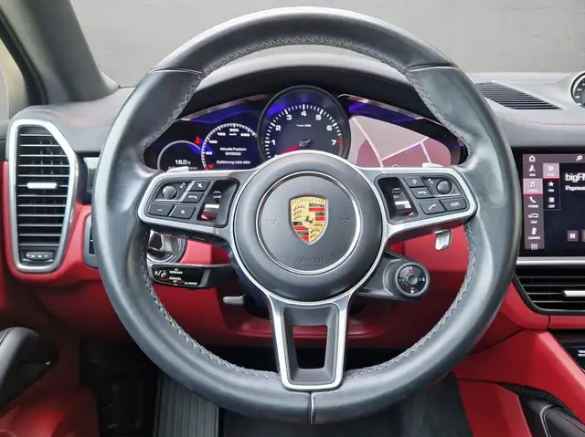 Porsche Cayenne view 11