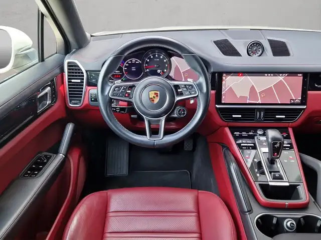 Porsche Cayenne view 4