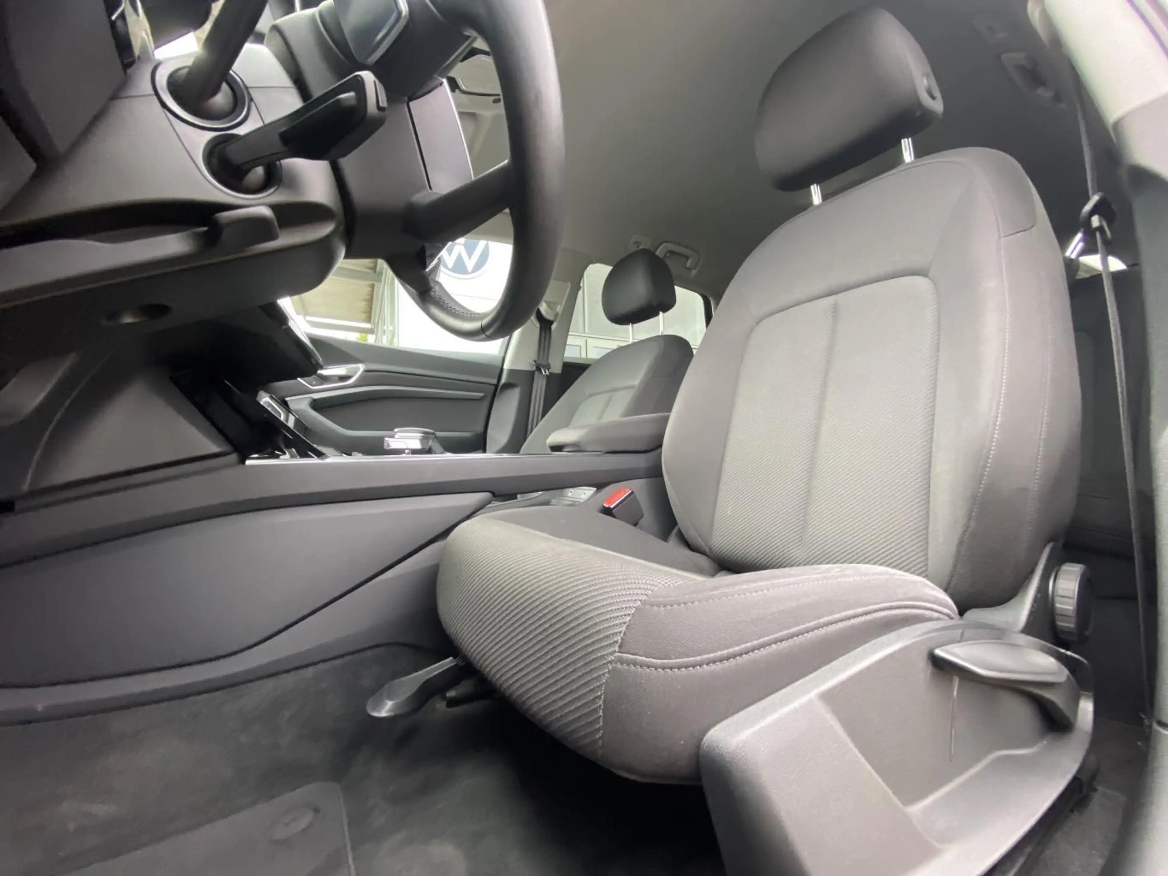 Audi e-tron quattro 50 advanced AHK+HEAD-UP+ACC+NAVI+ — photo 10