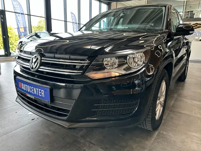 Volkswagen Tiguan view 4