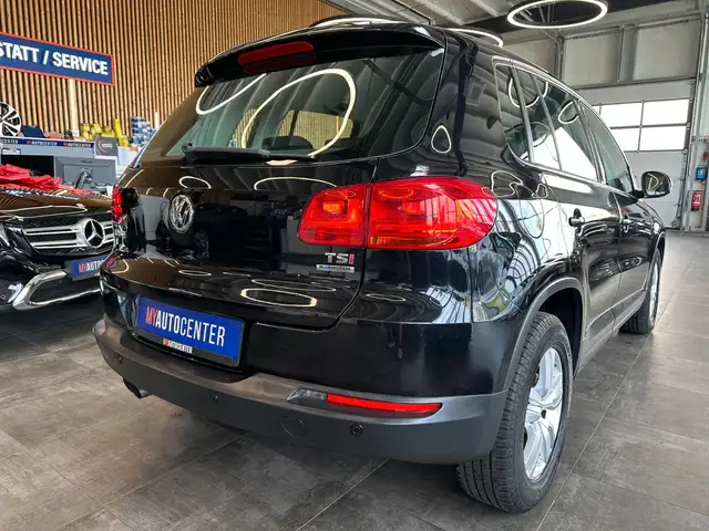 Volkswagen Tiguan view 2
