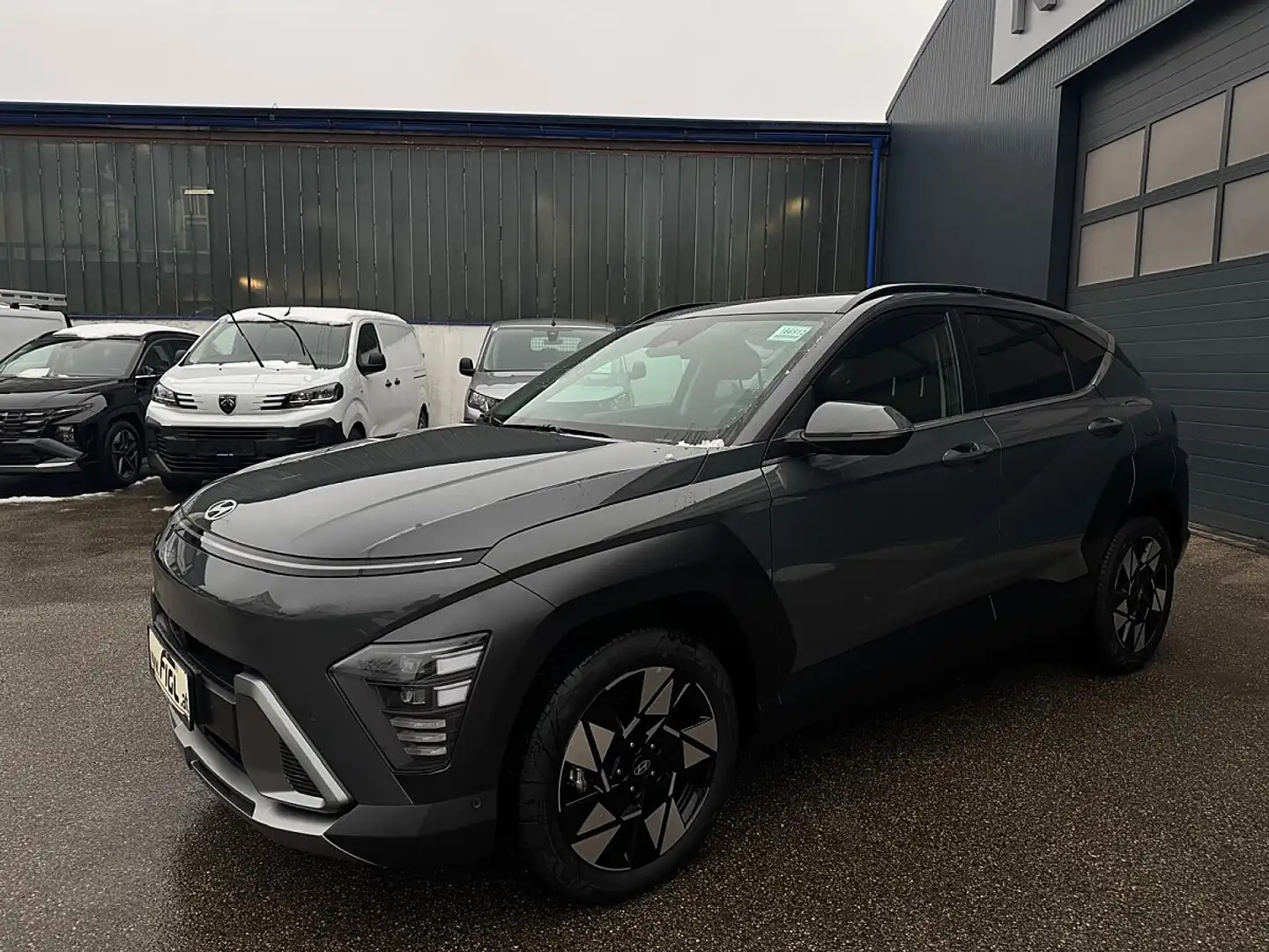 Hyundai KONA Kona 1,6 T-GDi 2WD Go Plus DCT Grau - 2