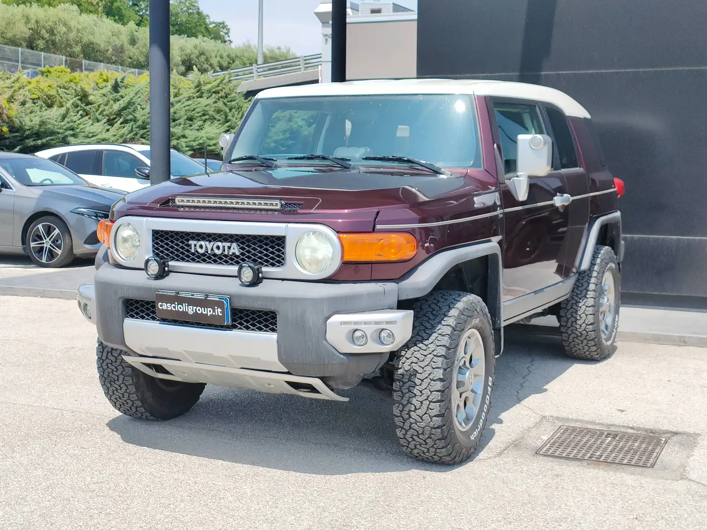 Toyota FJ Cruiser 4.0 Червоний - 1