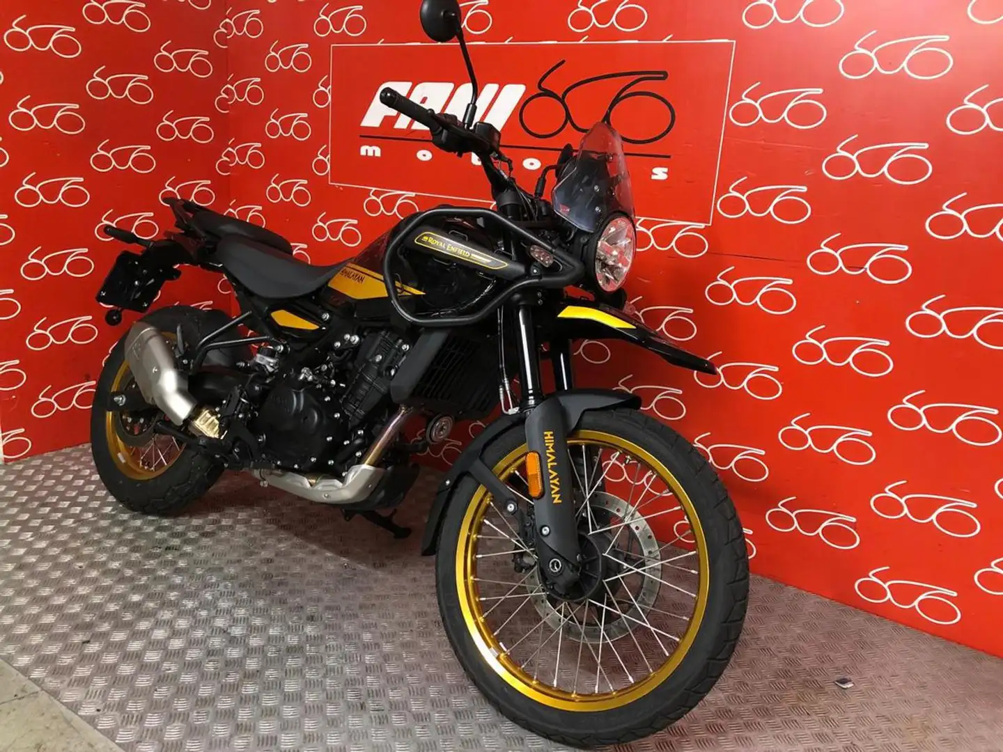 Royal Enfield Himalayan 450 Negro - 2