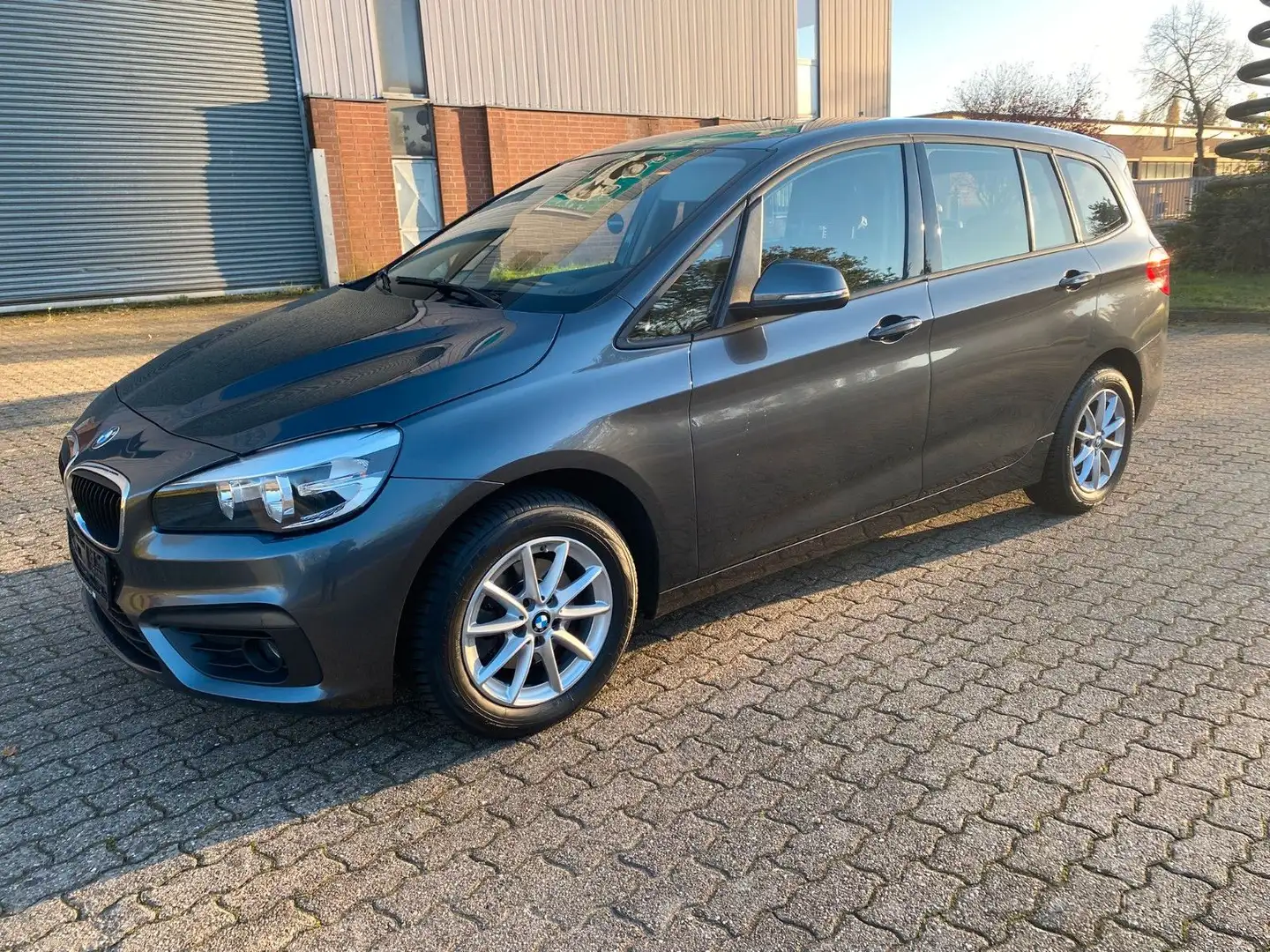 BMW 216 d Advantage*7 sitz*Navi*Leder* Grau - 1