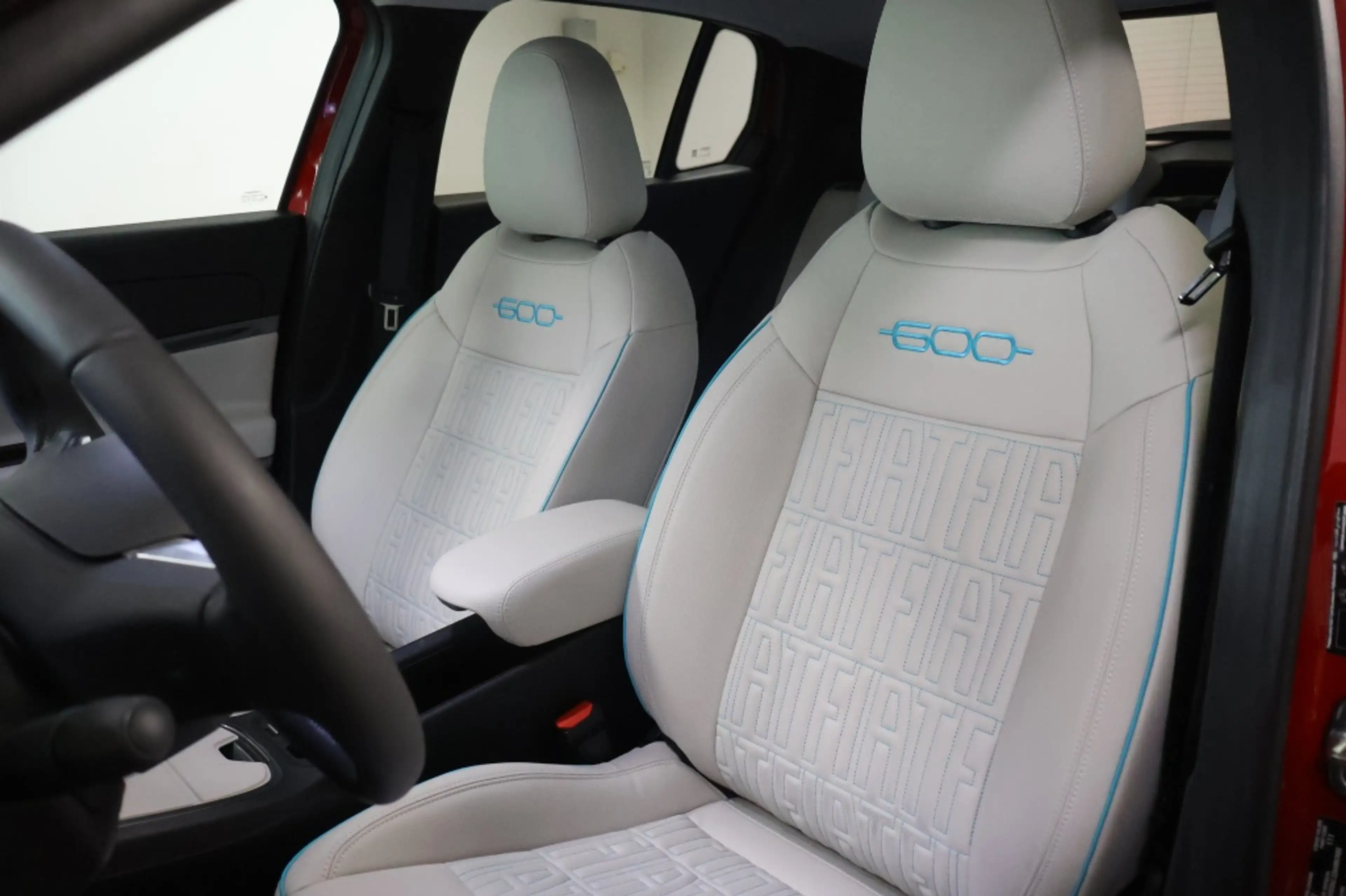 Fiat 600e La Prima 54 kWh — photo 8