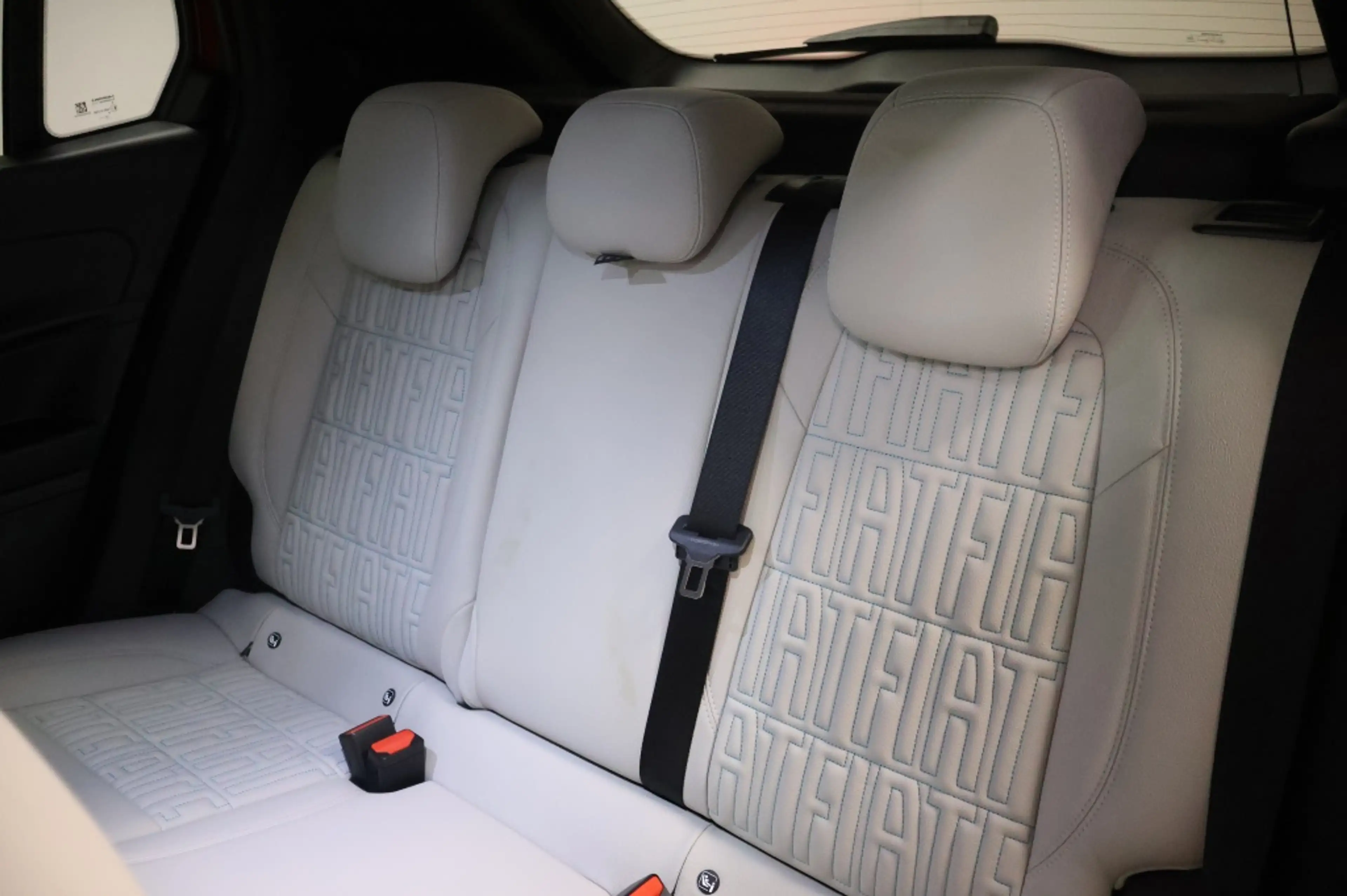 Fiat 600e La Prima 54 kWh — photo 11