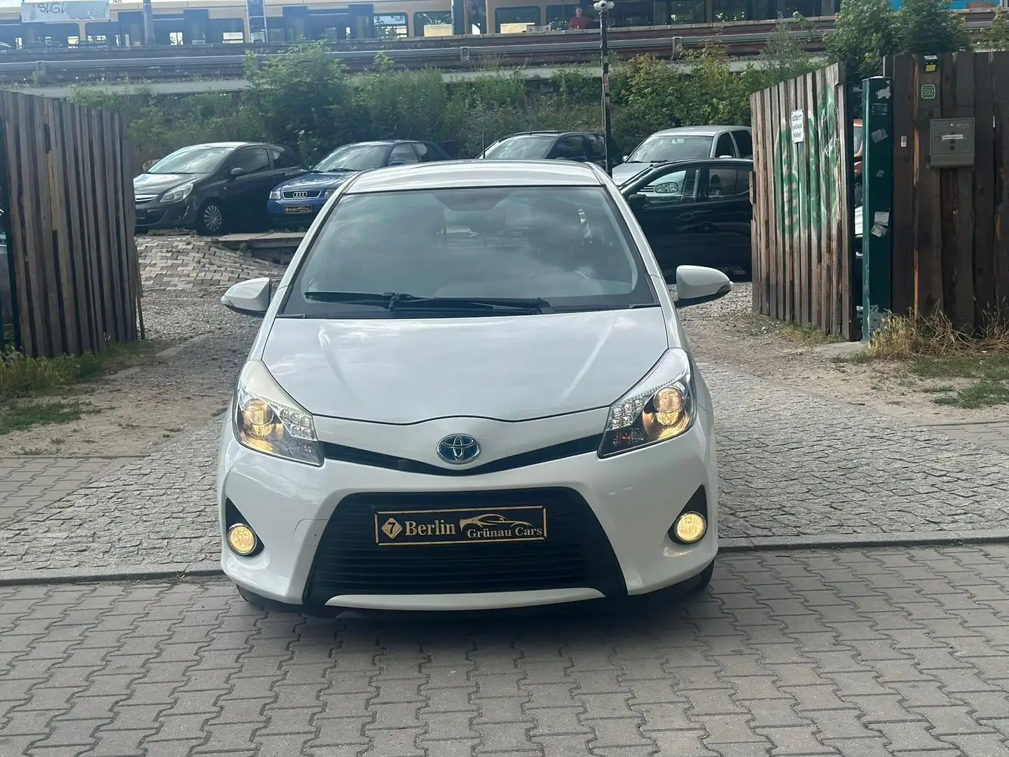 Toyota Yaris Hybrid Basis Blanc - 2
