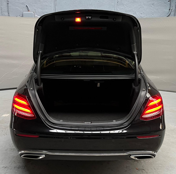 Mercedes-Benz E 220 d KEYLESS-GO SSD LED Leder Avantgarde — photo 11