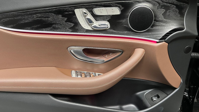 Mercedes-Benz E 220 d KEYLESS-GO SSD LED Leder Avantgarde — photo 15