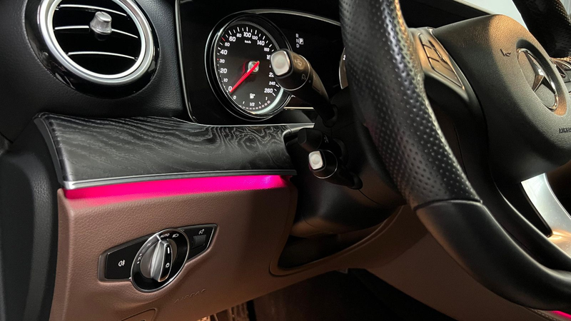 Mercedes-Benz E 220 d KEYLESS-GO SSD LED Leder Avantgarde — photo 14