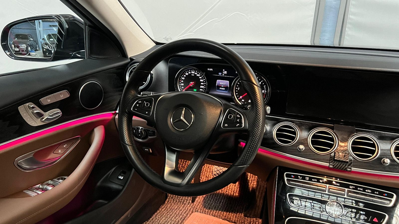 Mercedes-Benz E 220 d KEYLESS-GO SSD LED Leder Avantgarde — photo 12