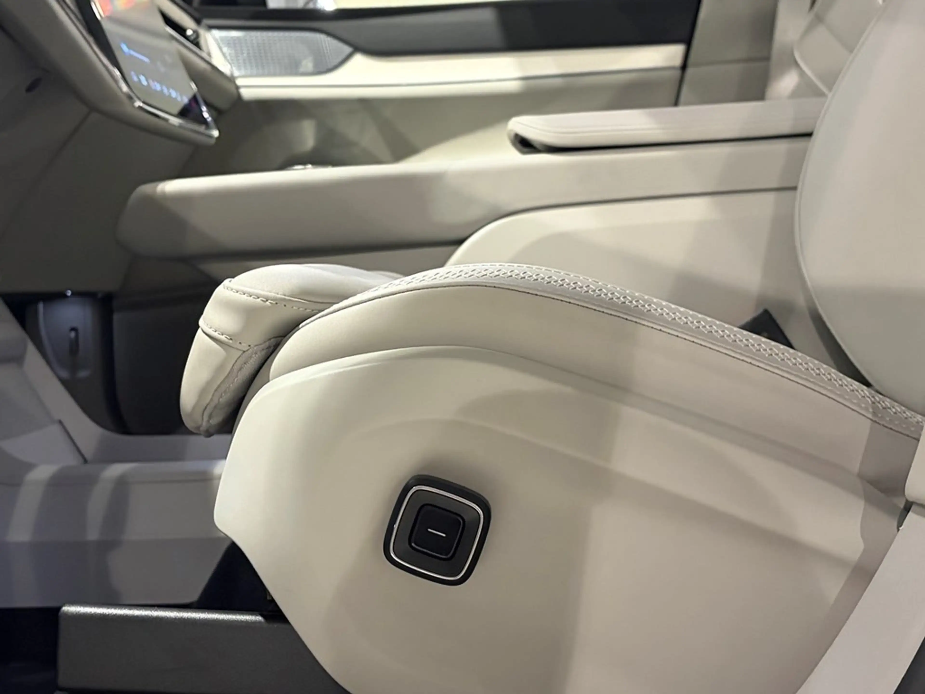 Volvo EX90 Ultra Twin Motor Performance + LUCHTVERING/B&W/TRE — photo 6