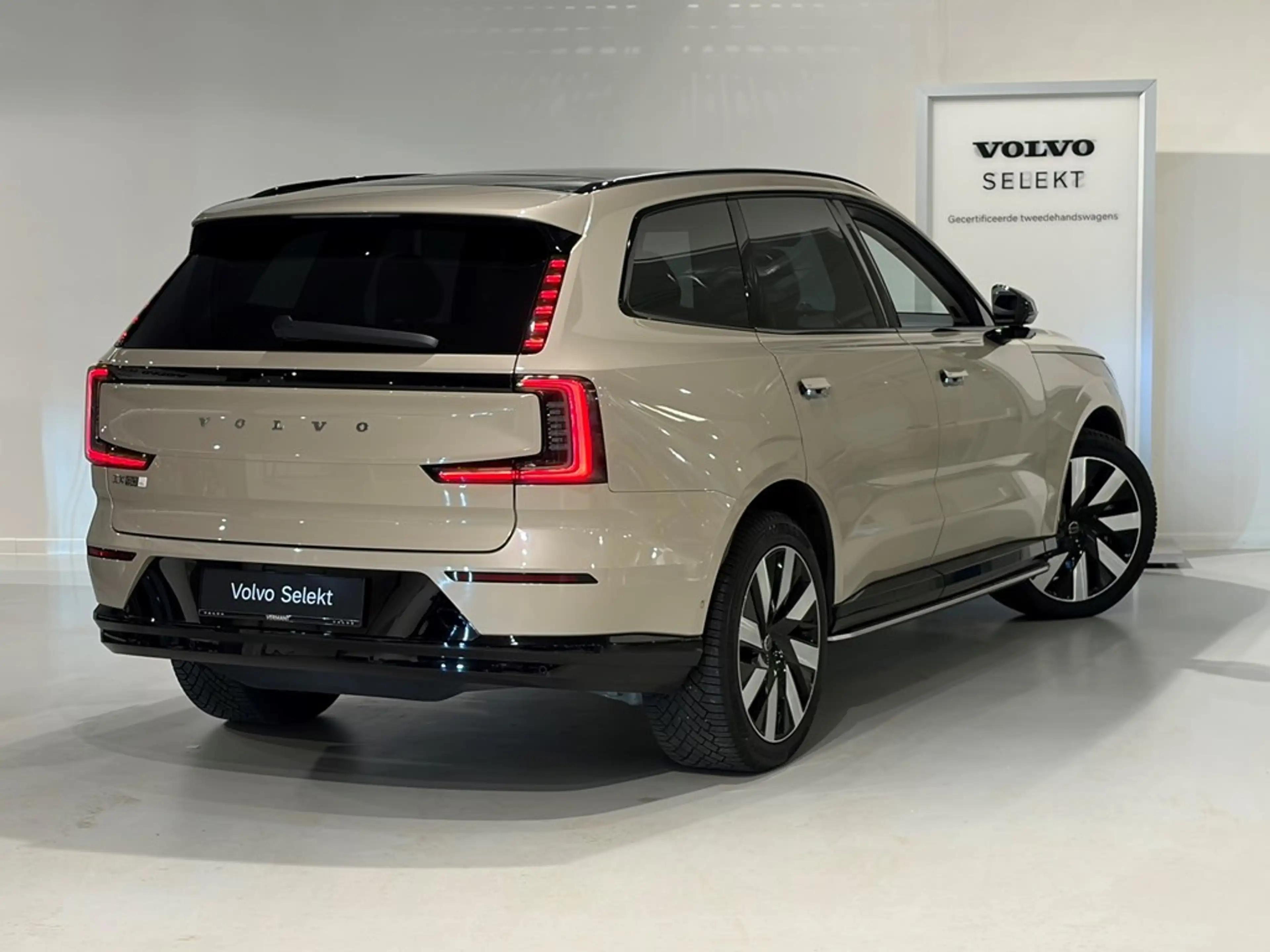 Volvo EX90 Ultra Twin Motor Performance + LUCHTVERING/B&W/TRE — photo 2