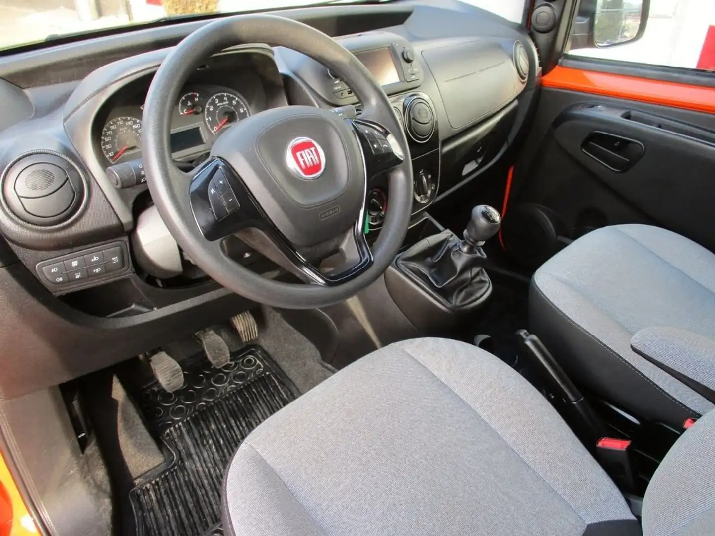 Fiat Qubo 1.4 8V 77 CV Lounge Oranje - 1