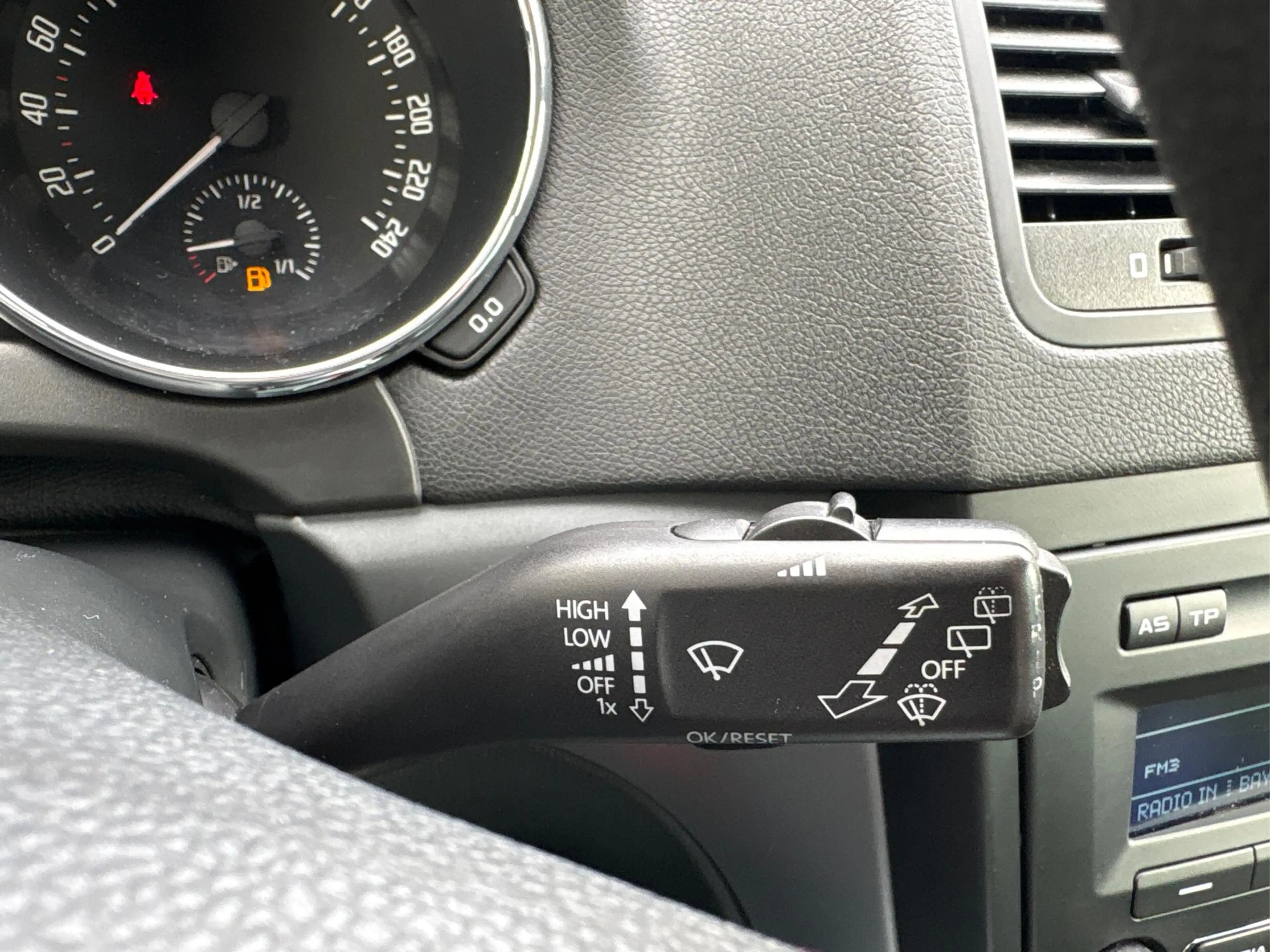 Skoda Yeti 2.0 TDI Active Plus Edition + Anhängerkupplung ... — photo 32
