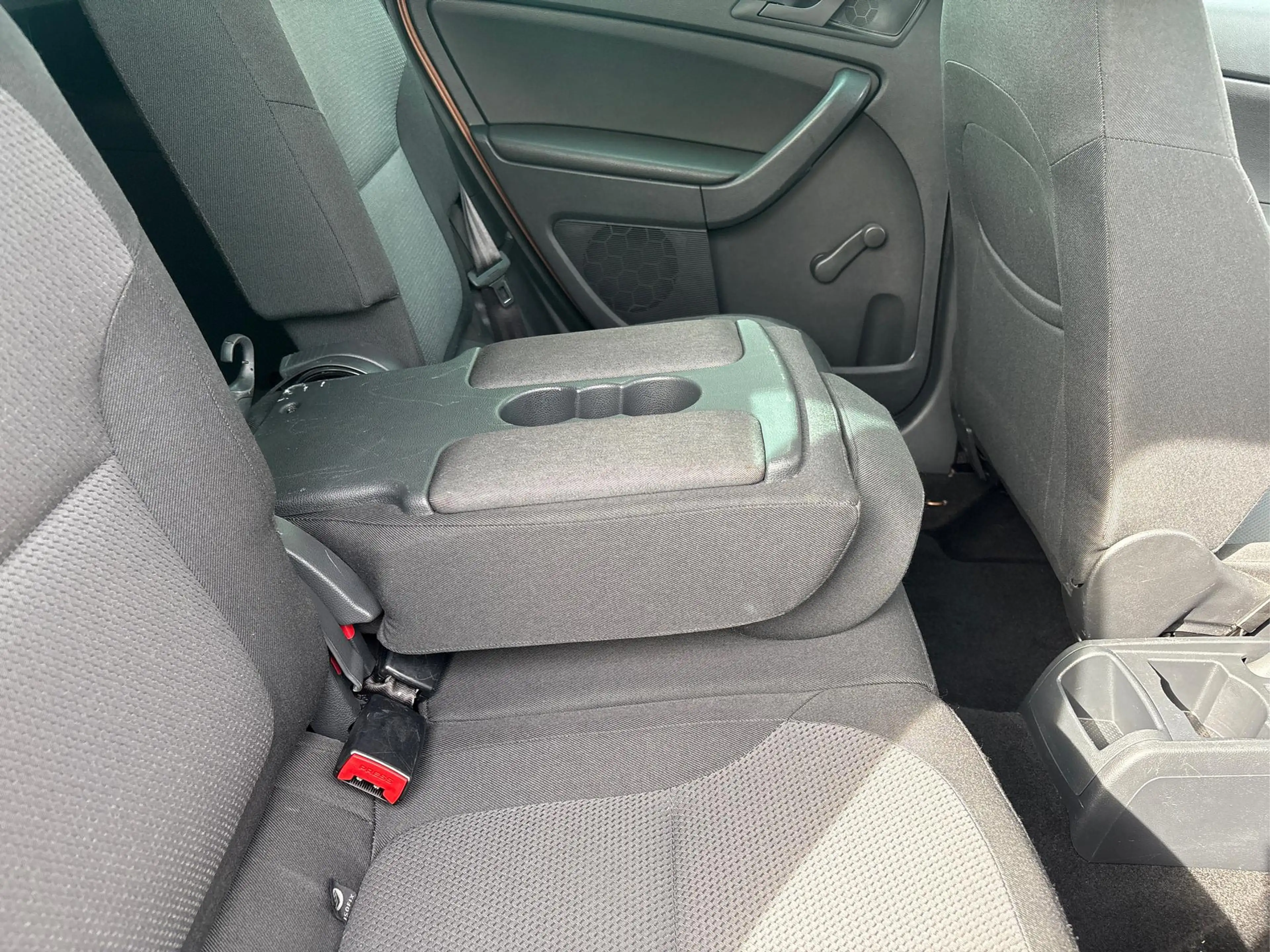 Skoda Yeti 2.0 TDI Active Plus Edition + Anhängerkupplung ... — photo 40