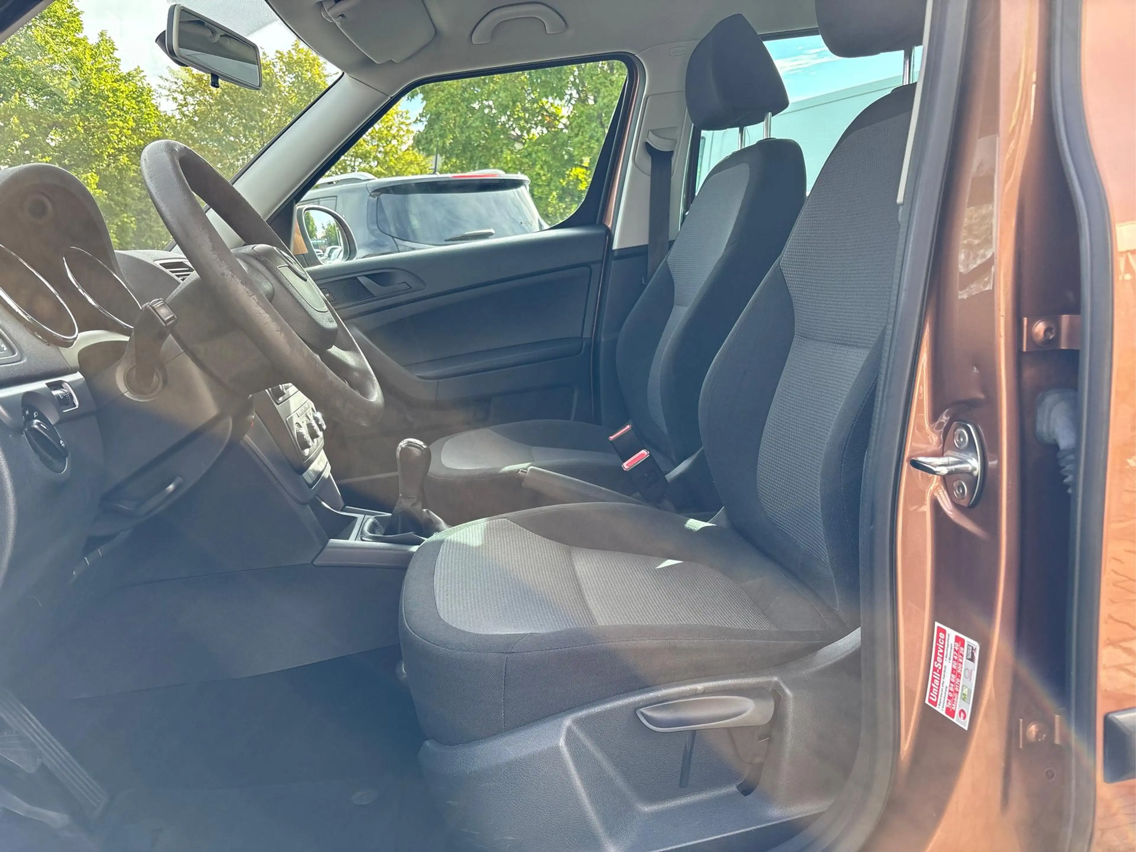 Skoda Yeti 2.0 TDI Active Plus Edition + Anhängerkupplung ... — photo 9