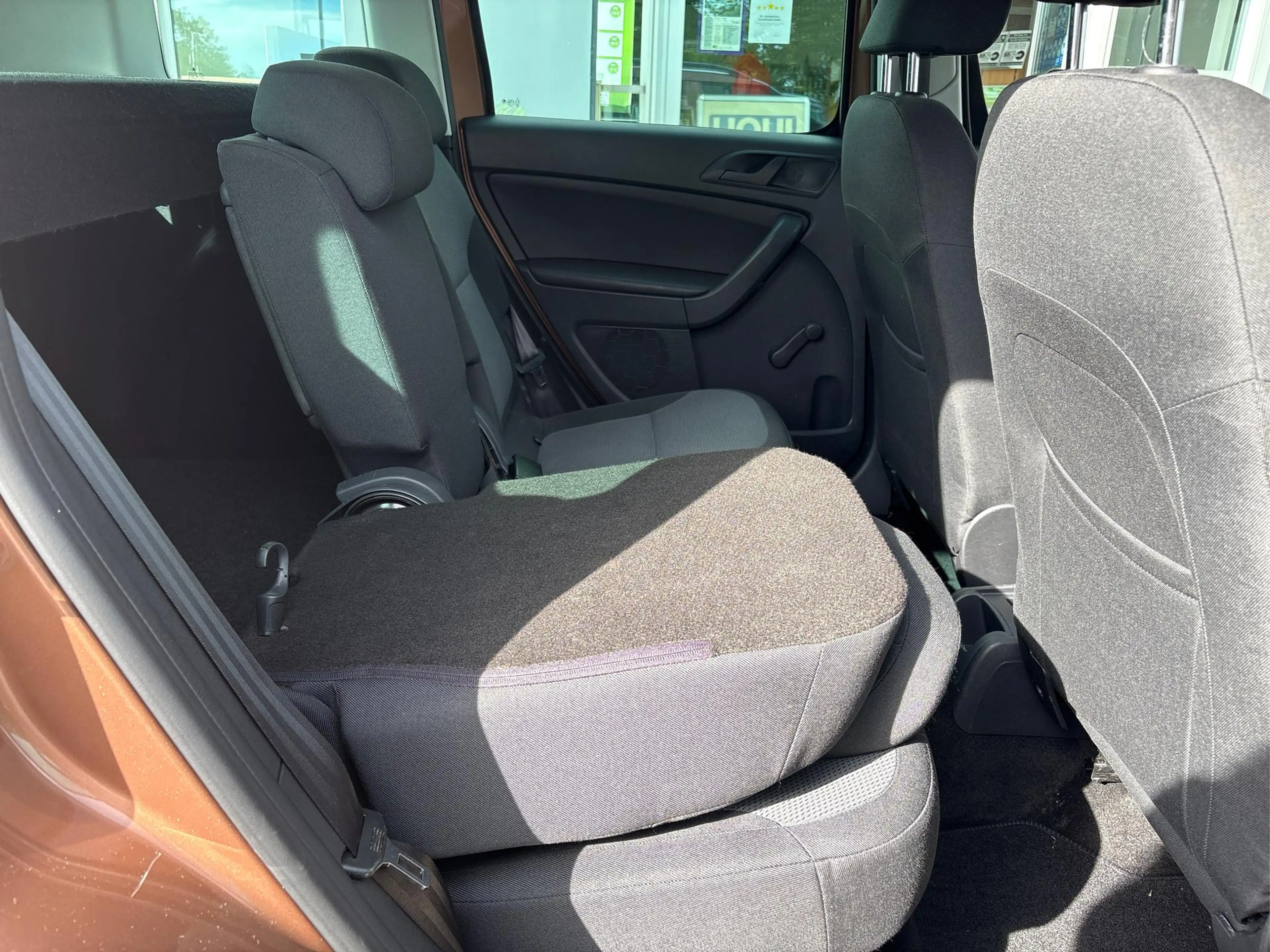 Skoda Yeti 2.0 TDI Active Plus Edition + Anhängerkupplung ... — photo 21