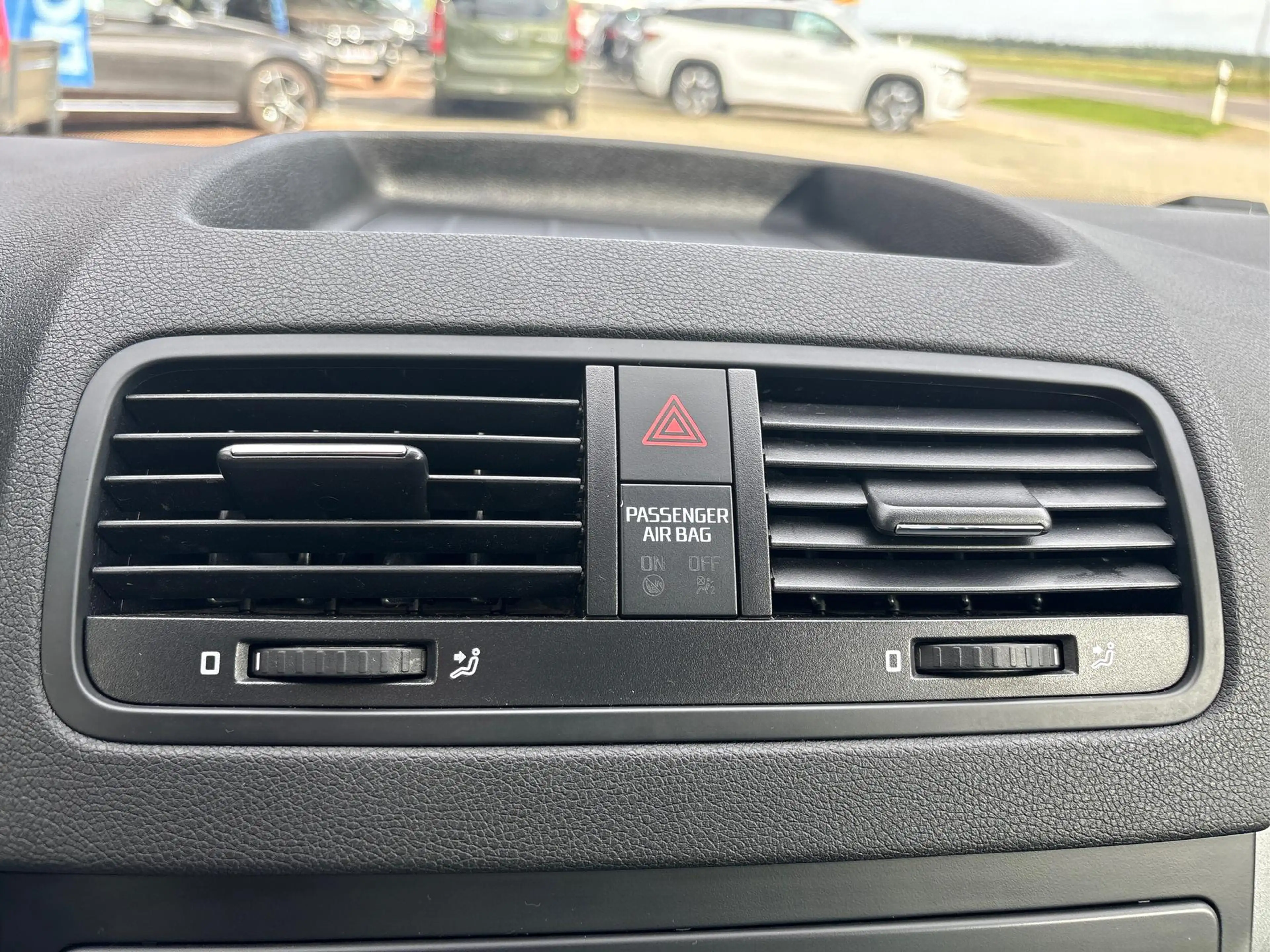 Skoda Yeti 2.0 TDI Active Plus Edition + Anhängerkupplung ... — photo 34