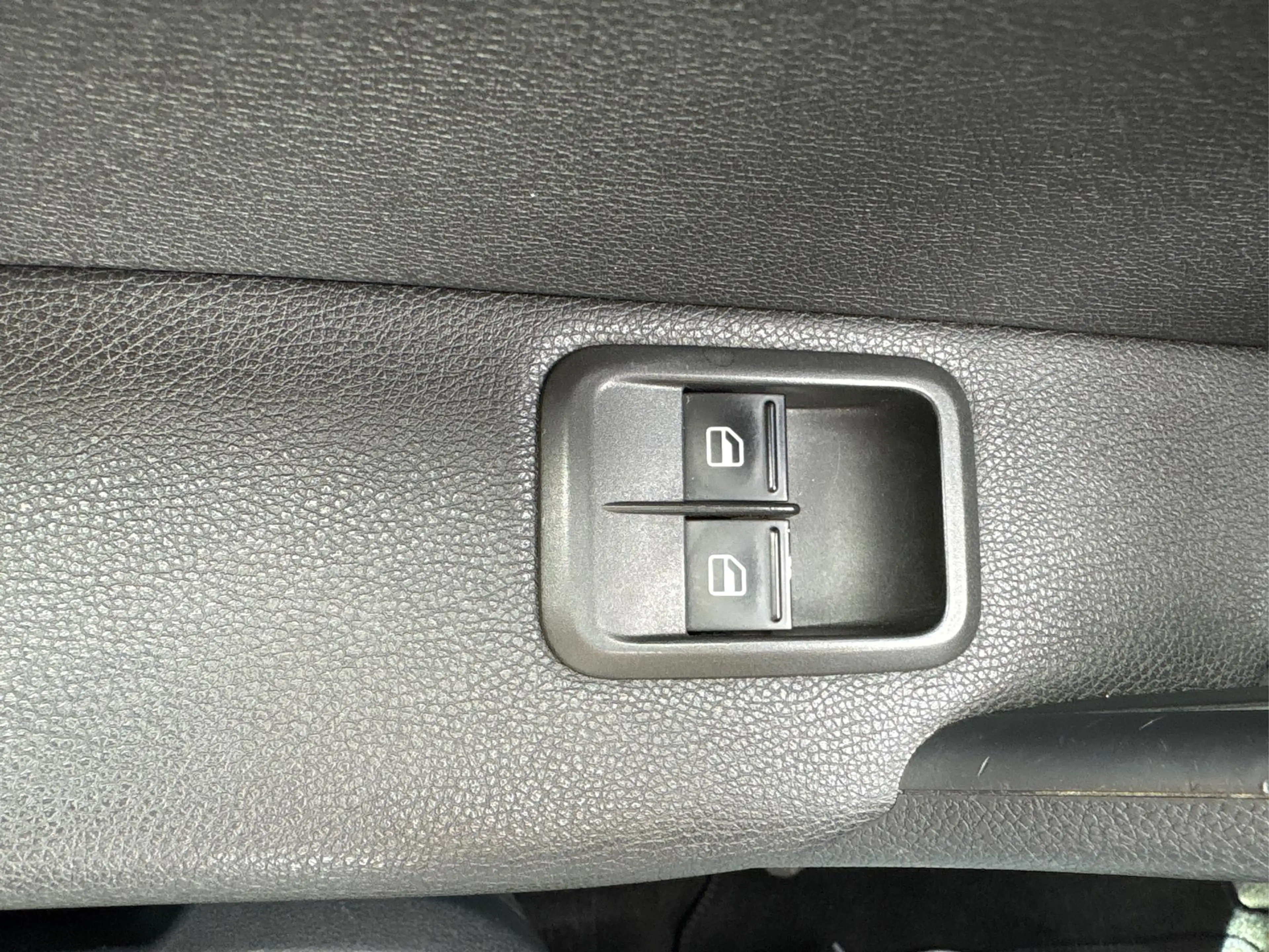 Skoda Yeti 2.0 TDI Active Plus Edition + Anhängerkupplung ... — photo 27