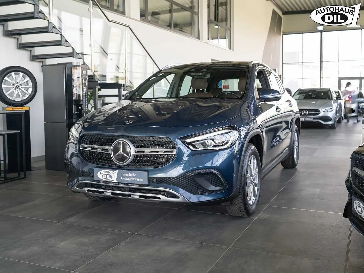 Mercedes-Benz GLA 220 d *R-KAMERA*Distr+*PANO*LED* Blau - 2